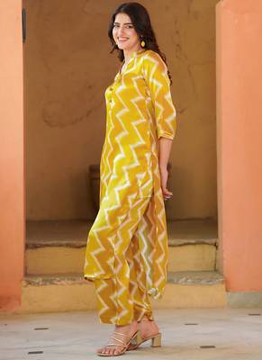 Yellow muslin digital print kurta pant set 2