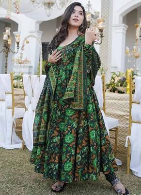 Green muslin silk blend digital printed kurti with palazzo set 2