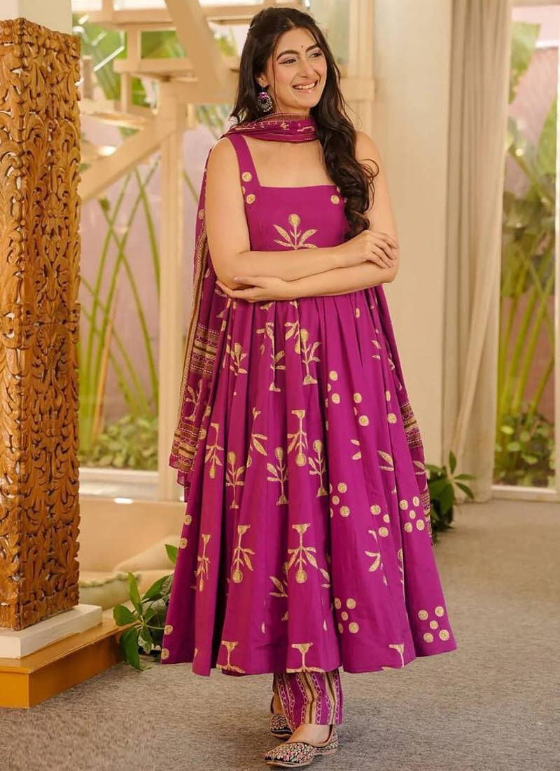 Rani pink muslin silk blend kurti pant with dupatta set