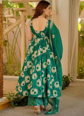 Green muslin silk blend kurti pant with dupatta set 2