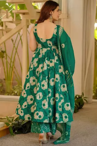 Green muslin silk blend kurti pant with dupatta set