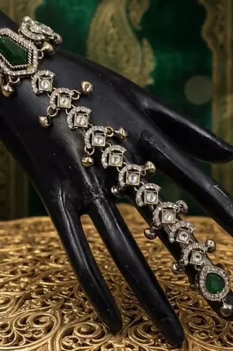Green Stone & Agate Stone Haath Phool (Hath Panja)     Antique Gold-Plated Hand Jewelry