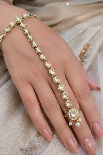 White Stone & Agate Stone Antique Gold-Plated Haath Phool (Hath Panja)