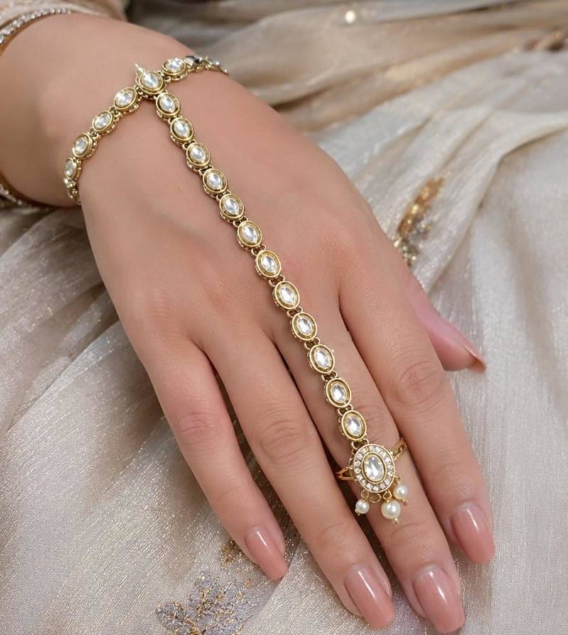 White Stone & Agate Stone Antique Gold-Plated Haath Phool (Hath Panja)