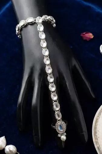 White Stone & Agate Stone Silver-Plated Haath Phool (Hath Panja)