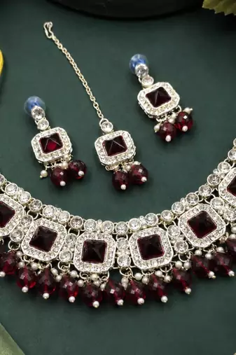 Maroon Color Necklace Set with Earrings & Maang Tikka | Agate Stone | Gold-Plated
