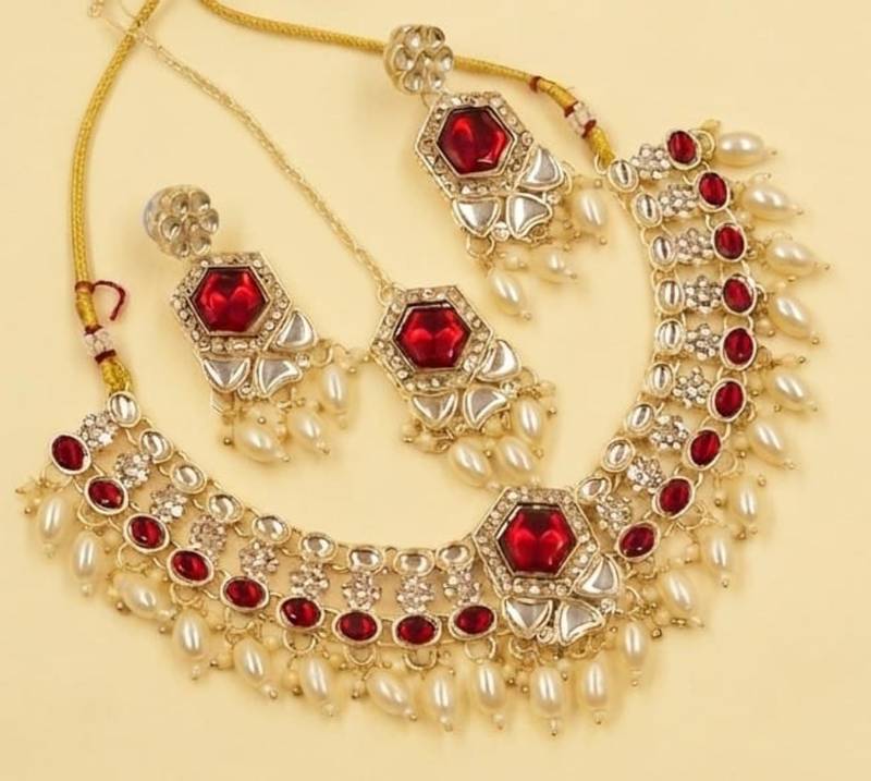 Maroon Color Gold-Plated Agate Stone Necklace Set with Matching Earrings & Maang Tikka