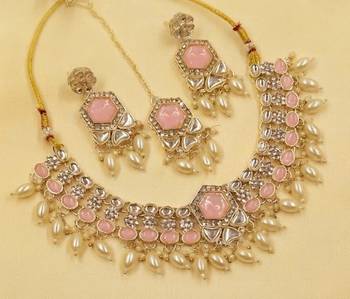 Pink color necklace set with earrings and maang tikka     agate stone, lekar gold plating 2