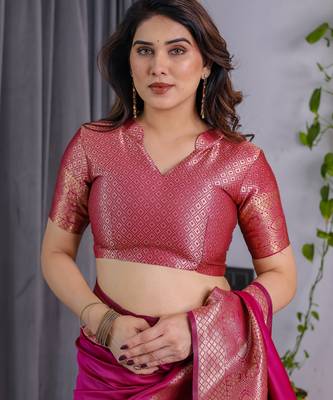 Pink elegant zari woven banarasi silk sarees with attached blouse 4