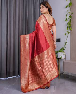 Red elegant zari woven banarasi silk sarees with attached blouse 3