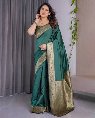 Green elegant zari woven banarasi silk sarees with attached blouse 2