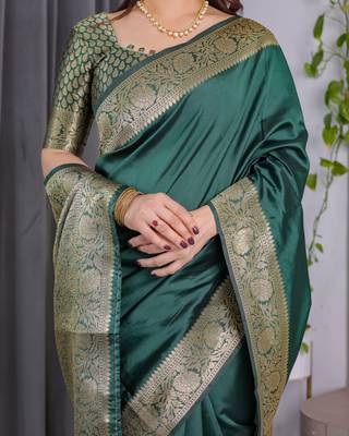 Green elegant zari woven banarasi silk sarees with attached blouse 5