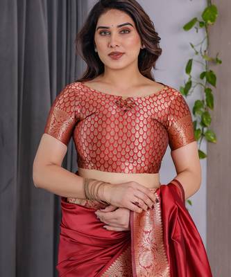 Red elegant zari woven banarasi silk sarees with attached blouse 4