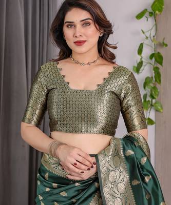 Green elegant zari woven banarasi silk sarees with attached blouse 4
