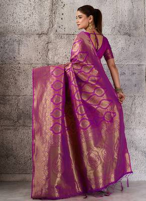 Magenta kanjivaram silk blend zari woven saree with unstiched blouse 2