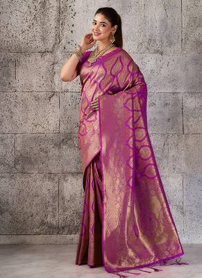 Magenta kanjivaram silk blend zari woven saree with unstiched blouse 3