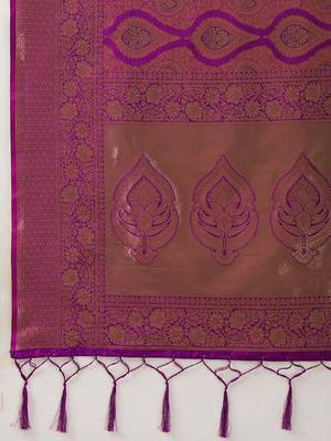 Magenta kanjivaram silk blend zari woven saree with unstiched blouse 5