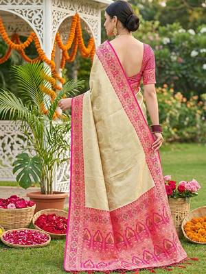 Cream banarasi silk blend saree with rani pink zari woven border 2