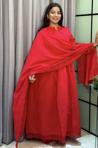 red color arco lace border roman silk blend gown set