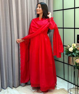 red color arco lace border roman silk blend gown set 2