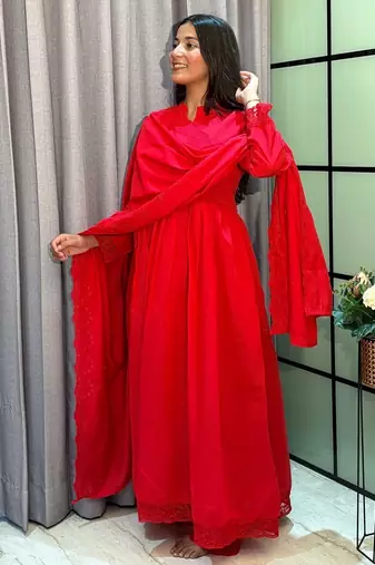 red color arco lace border roman silk blend gown set