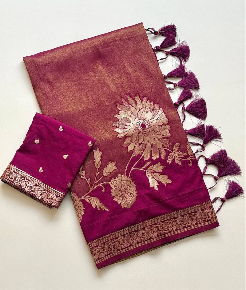 Magenta Color Designer Pallu With Shine Elegant Tassel Fumka Hand Made Khaddi Crepe Georgette Saree