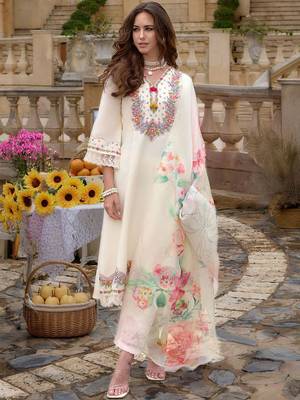 Floral Embroidered Kurta With Trousers & Dupatta 1