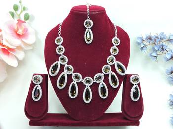 Green designer premium festive wear necklace set 1