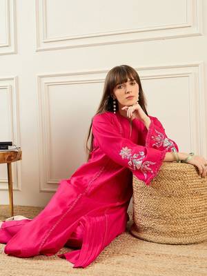Women Magenta Kurta Sets 1