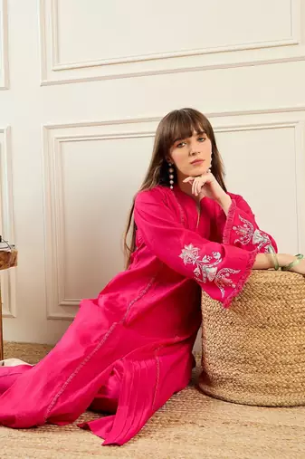 Women Magenta Kurta Sets