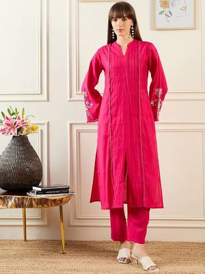 Women Magenta Kurta Sets 2