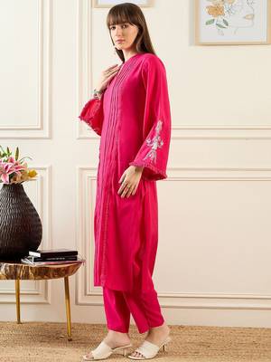 Women Magenta Kurta Sets 5