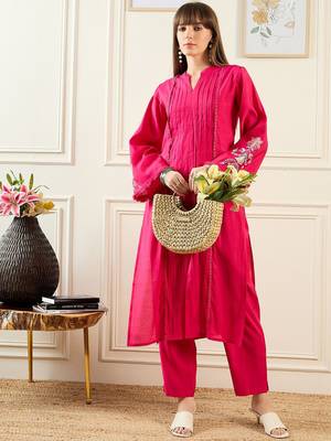 Women Magenta Kurta Sets 7