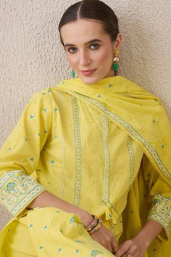 Floral Printed Mandarin Collar Beads Stones Cotton Kurta Trousers & Dupatta