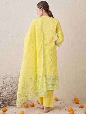 Floral Printed Mandarin Collar Beads Stones Pure Cotton Kurta Trousers & Dupatta 5