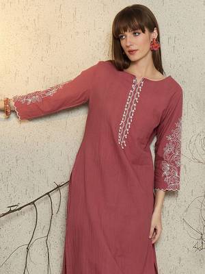 Women Ethnic Motifs Embroidered Thread Work  Cotton Kurta with Trousers 1