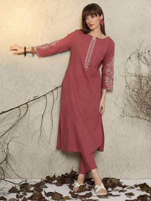 Women Ethnic Motifs Embroidered Thread Work  Cotton Kurta with Trousers 2