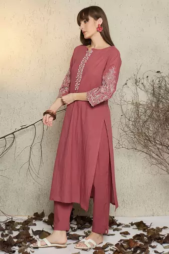 Women Ethnic Motifs Embroidered Thread Work  Cotton Kurta with Trousers