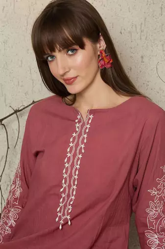 Women Ethnic Motifs Embroidered Thread Work  Cotton Kurta with Trousers