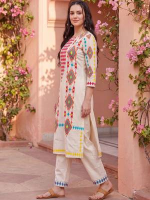 Women Printed Regular Pure Cotton Kurta with Trousers 4