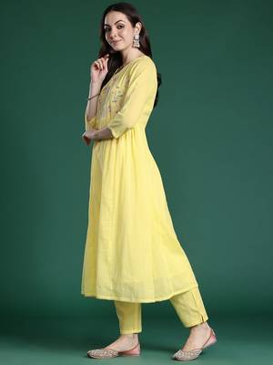 Floral Embroidered Thread Work Pure Cotton Kurta with Trousers & With Dupatta 6