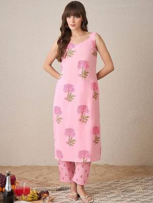 Women Floral Printed Regular  Cotton Kurta with Trousers 1