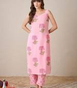 Women Floral Printed Regular  Cotton Kurta with Trousers
