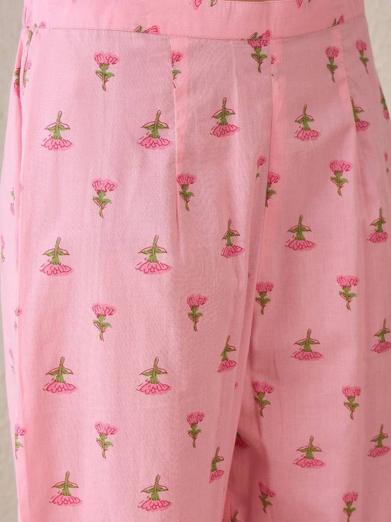 Women Floral Printed Regular  Cotton Kurta with Trousers