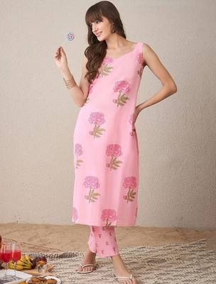 Women Floral Printed Regular  Cotton Kurta with Trousers 5