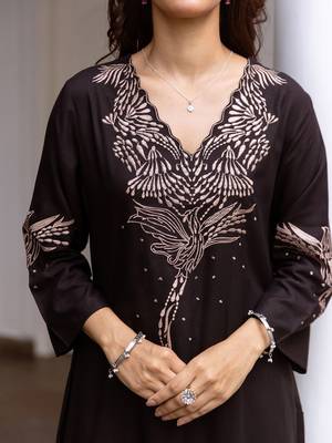 Women Floral Embroidered Regular Kurta with Trousers 2