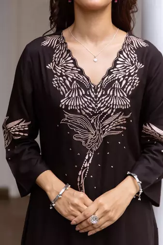 Women Floral Embroidered Regular Kurta with Trousers