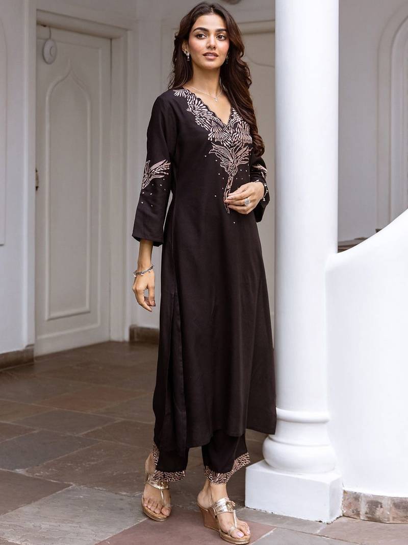 Women Floral Embroidered Regular Kurta with Trousers