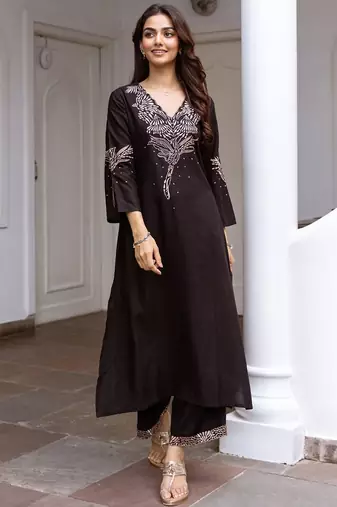 Women Floral Embroidered Regular Kurta with Trousers