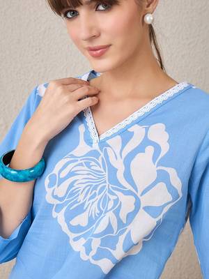 Floral Printed V-Neck  Cotton Straight Kurta With Trousers 3